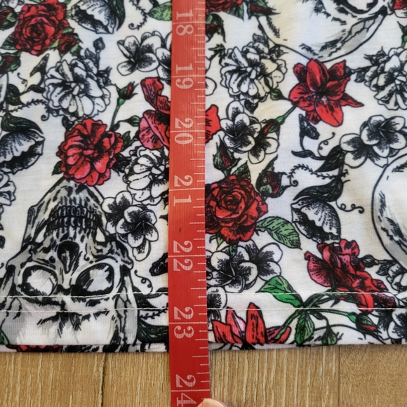 Fresh Prince of Bel-Air Skulls & Red Roses Size Small - Picture 5 of 6